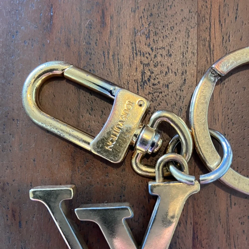 Louis Vuitton Gold LV Logo Key Ring or purse charm preloved.AUTHENTIC - Picture 7 of 9